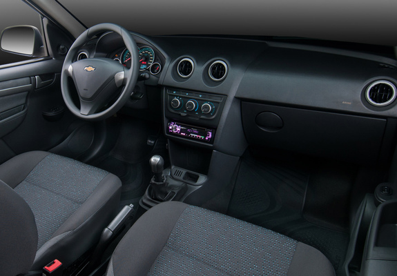 Photos of Chevrolet Celta 5-door 2013