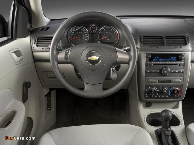 Photos of Chevrolet Cobalt Sedan 2004–10 (640 x 480)