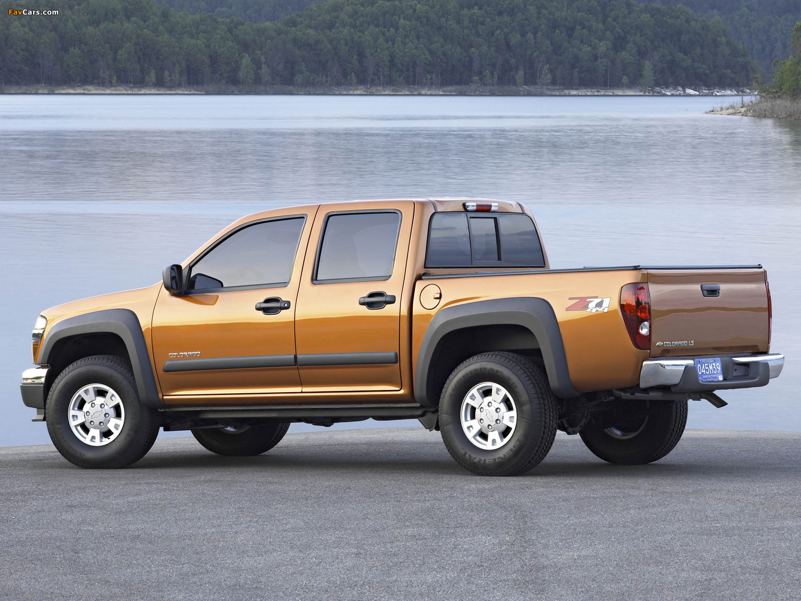 Images of Chevrolet Colorado Z71 Crew Cab 2004–11 (1600 x 1200)