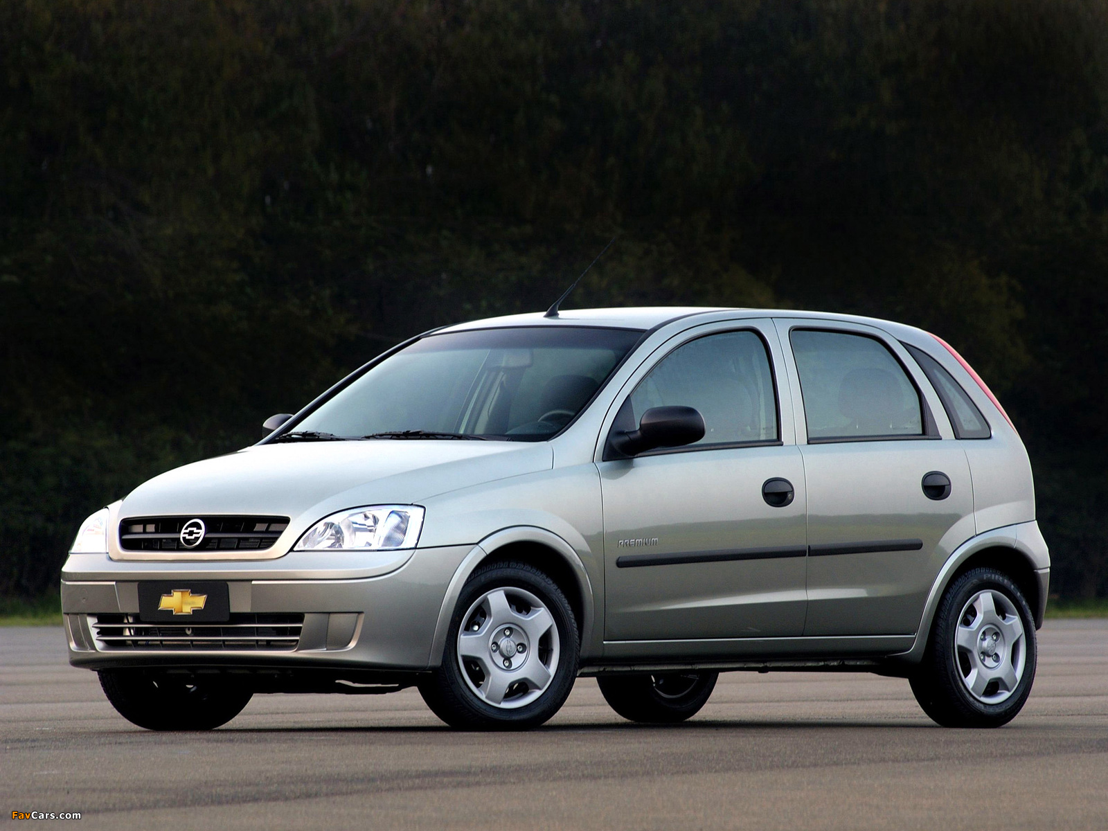 Images of Chevrolet Corsa 5-door 2002 (1600 x 1200)