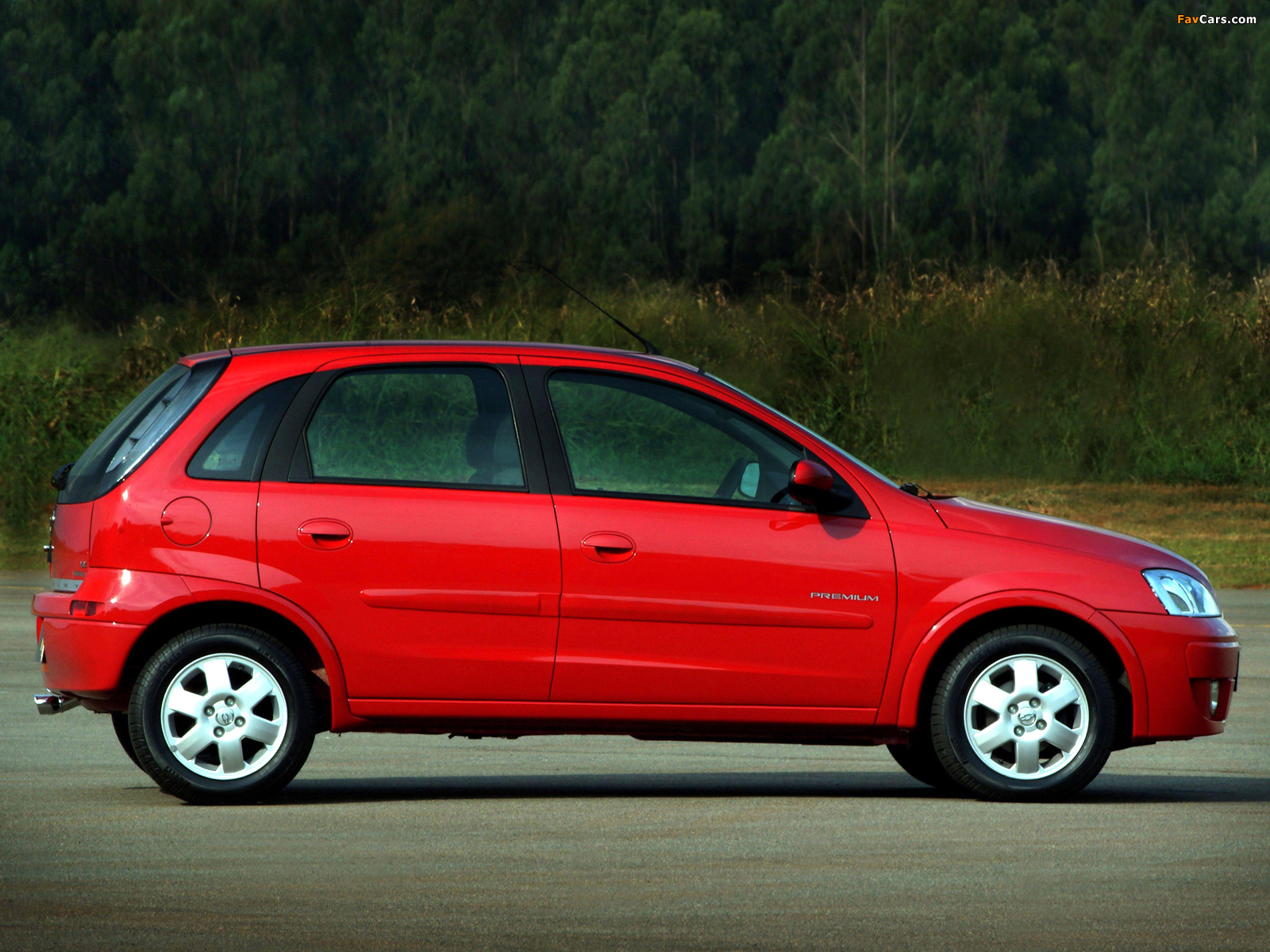 Chevrolet Corsa 5-door 2002 wallpapers (1600 x 1200)