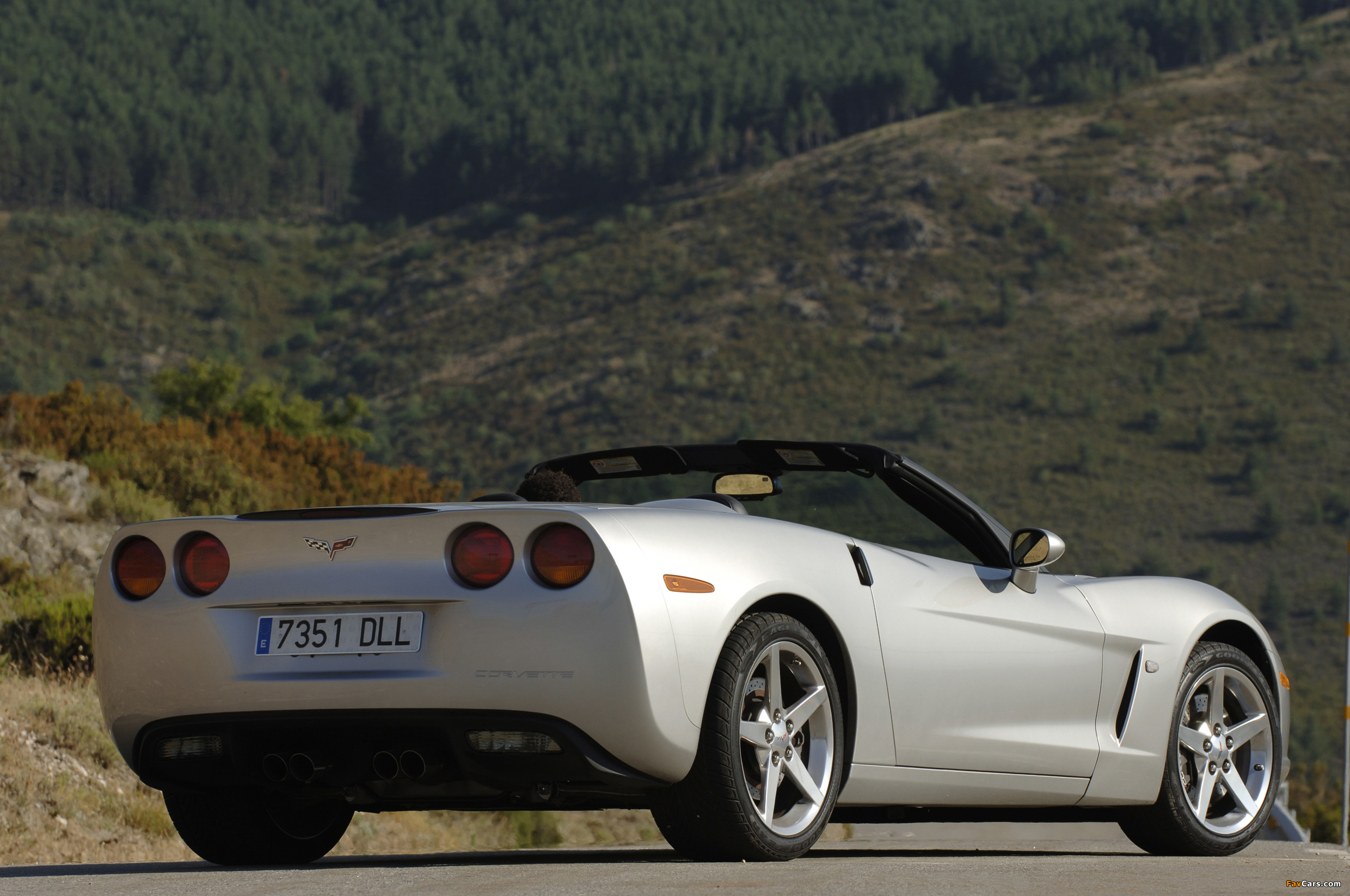 Images of Chevrolet Corvette Convertible (C6) 2004–2013 (2480 x 1647)