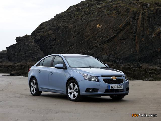 Chevrolet Cruze UK-spec (J300) 2009–12 images (640 x 480)