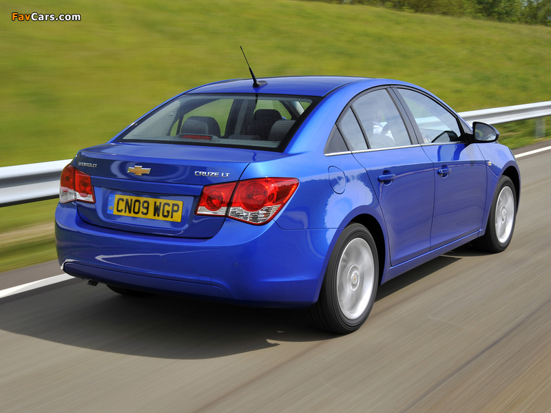 Chevrolet Cruze UK-spec (J300) 2009–12 photos (800 x 600)