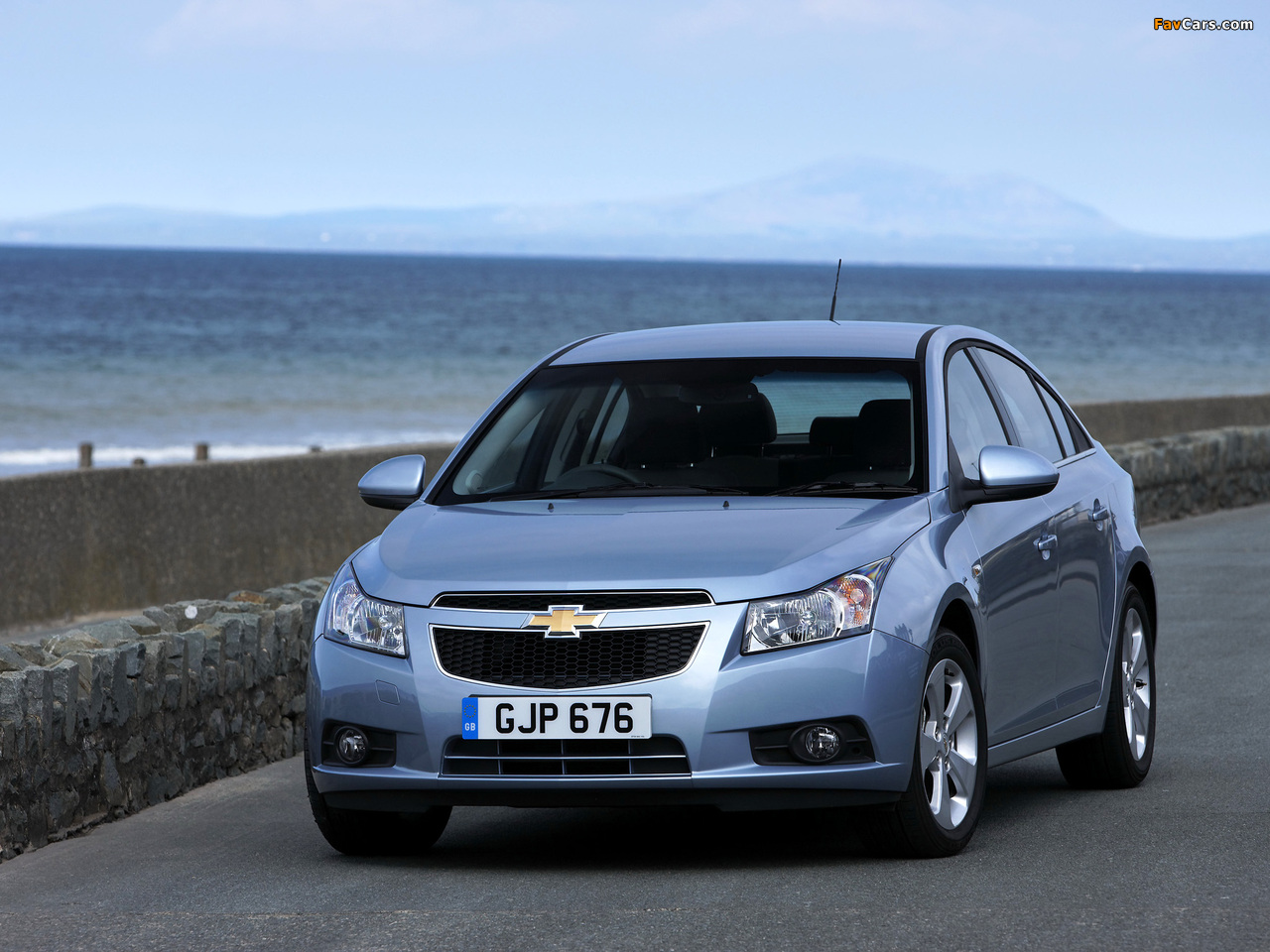 Chevrolet Cruze UK-spec (J300) 2009–12 pictures (1280 x 960)