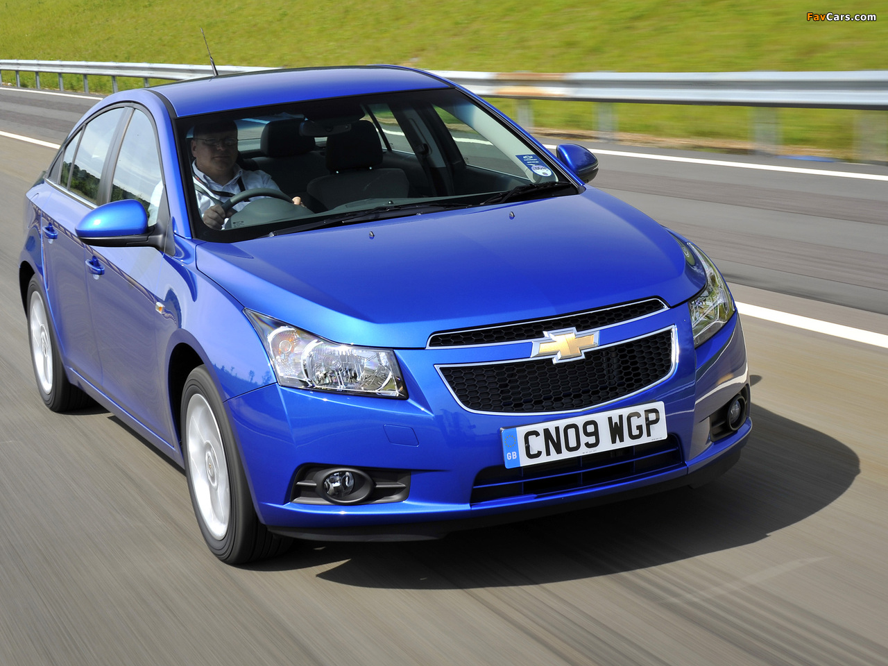 Chevrolet Cruze UK-spec (J300) 2009–12 pictures (1280 x 960)