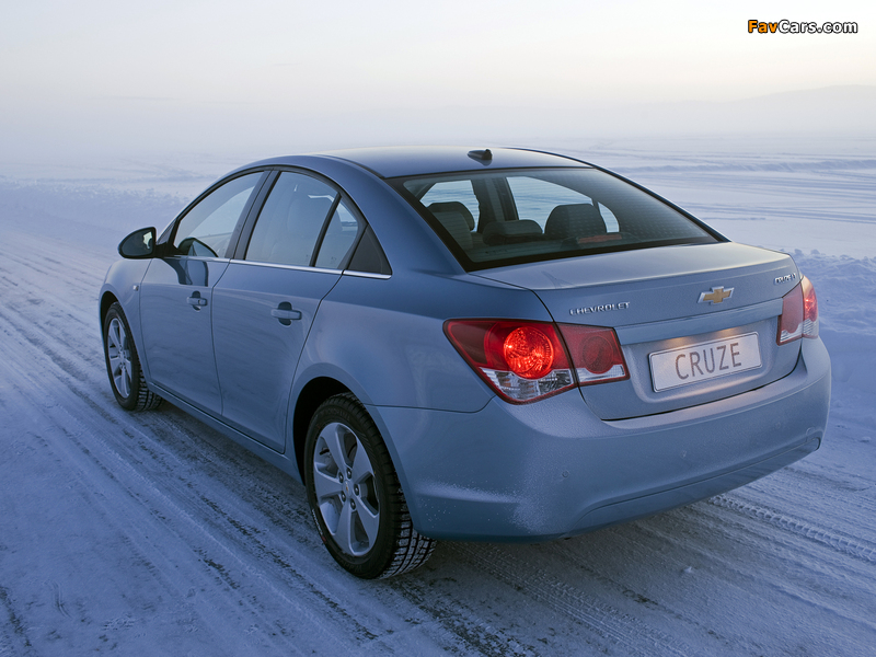 Chevrolet Cruze (J300) 2009–12 pictures (800 x 600)