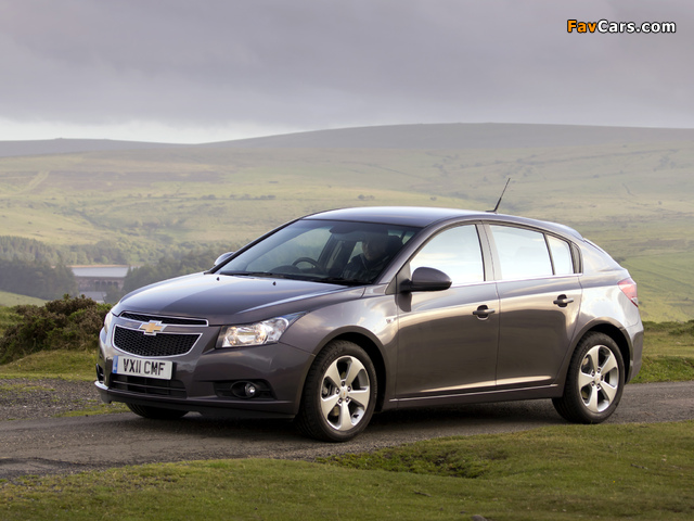 Chevrolet Cruze Hatchback UK-spec (J300) 2011–12 images (640 x 480)