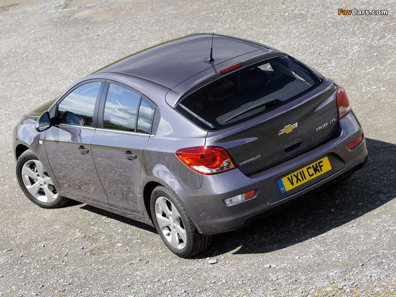 Chevrolet Cruze Hatchback UK-spec (J300) 2011–12 pictures (800 x 600)