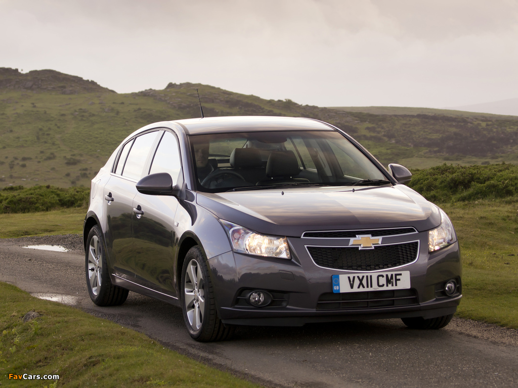 Chevrolet Cruze Hatchback UK-spec (J300) 2011–12 pictures (1024 x 768)