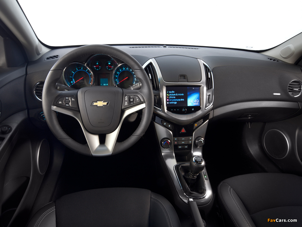 Chevrolet Cruze Hatchback (J300) 2012 images (1024 x 768)