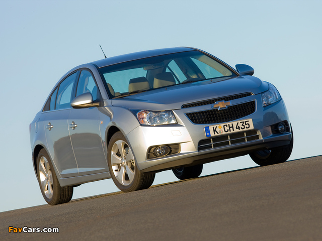 Images of Chevrolet Cruze (J300) 2009–12 (640 x 480)