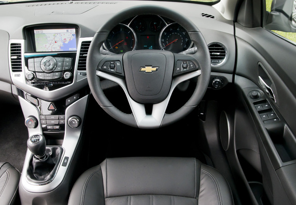 Images of Chevrolet Cruze Hatchback UK-spec (J300) 2011–12