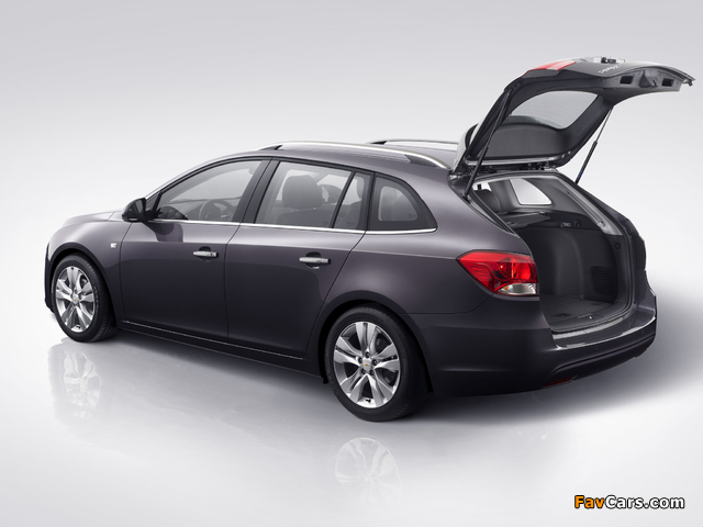 Images of Chevrolet Cruze Station Wagon (J300) 2012 (640 x 480)