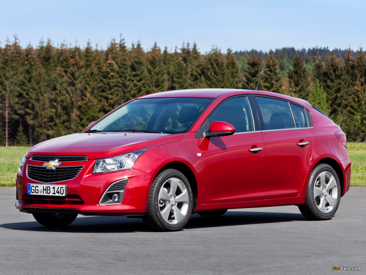 Images of Chevrolet Cruze Hatchback (J300) 2012 (1280 x 960)