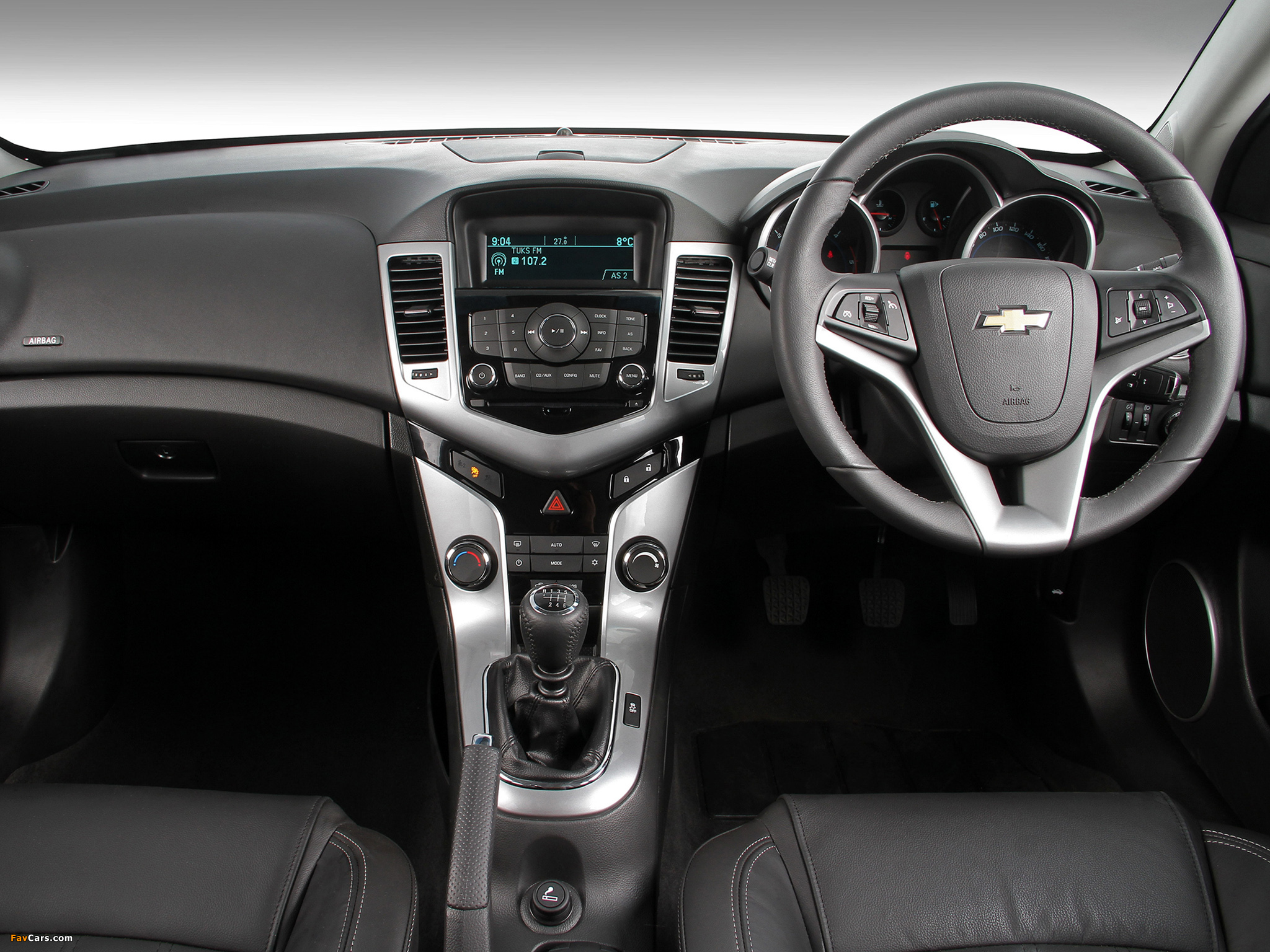 Photos of Chevrolet Cruze Hatchback ZA-spec (J300) 2012 (2048 x 1536)