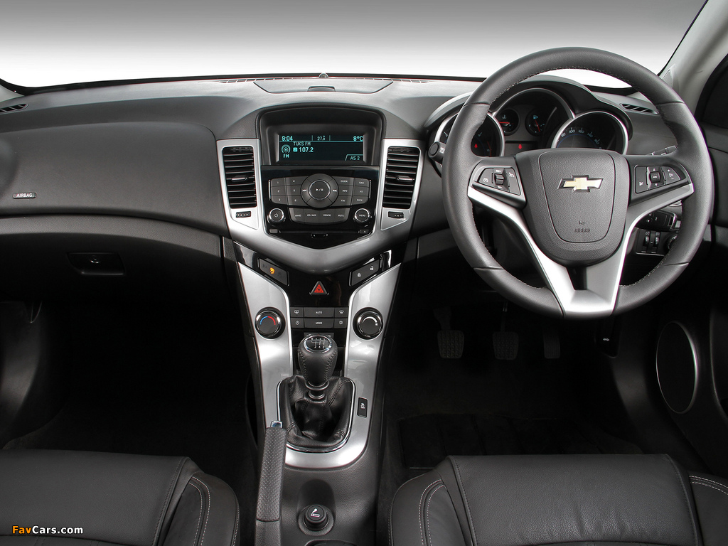 Photos of Chevrolet Cruze Hatchback ZA-spec (J300) 2012 (1024 x 768)
