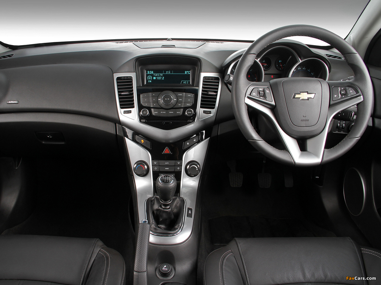 Photos of Chevrolet Cruze Hatchback ZA-spec (J300) 2012 (1280 x 960)