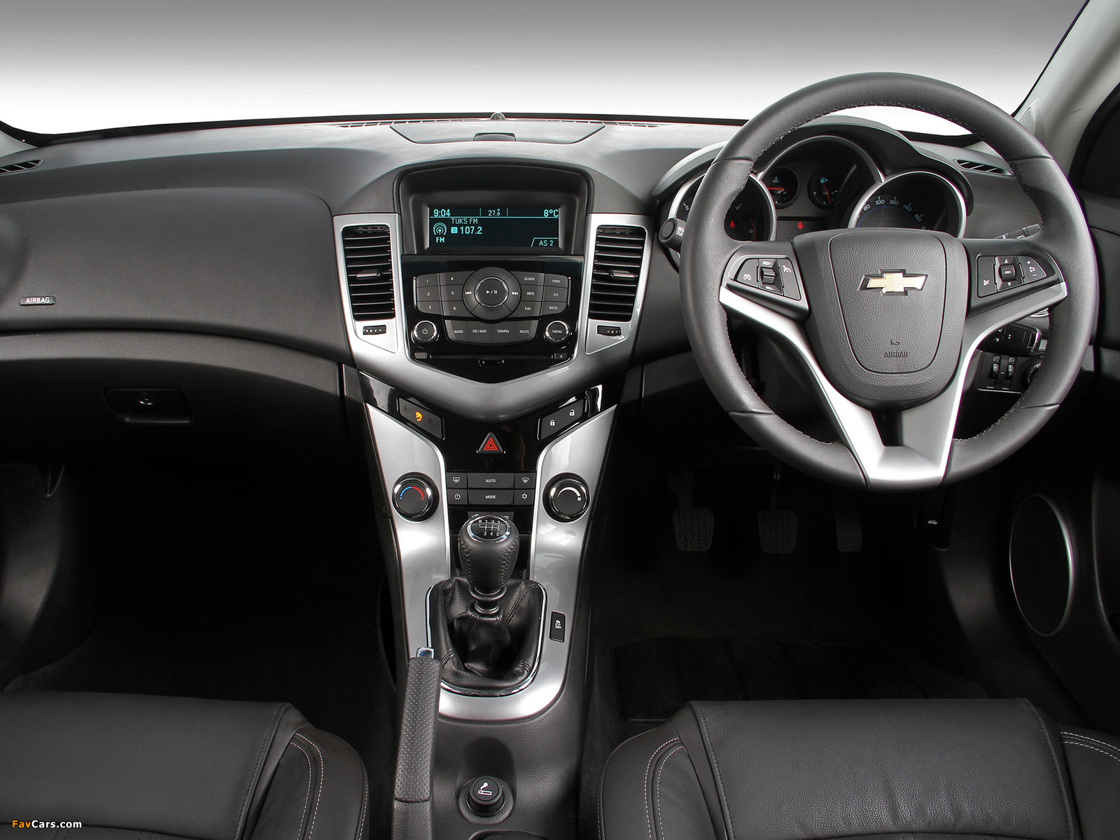 Photos of Chevrolet Cruze Hatchback ZA-spec (J300) 2012 (1600 x 1200)