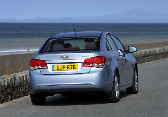 Chevrolet Cruze UK-spec (J300) 2009–12 wallpapers