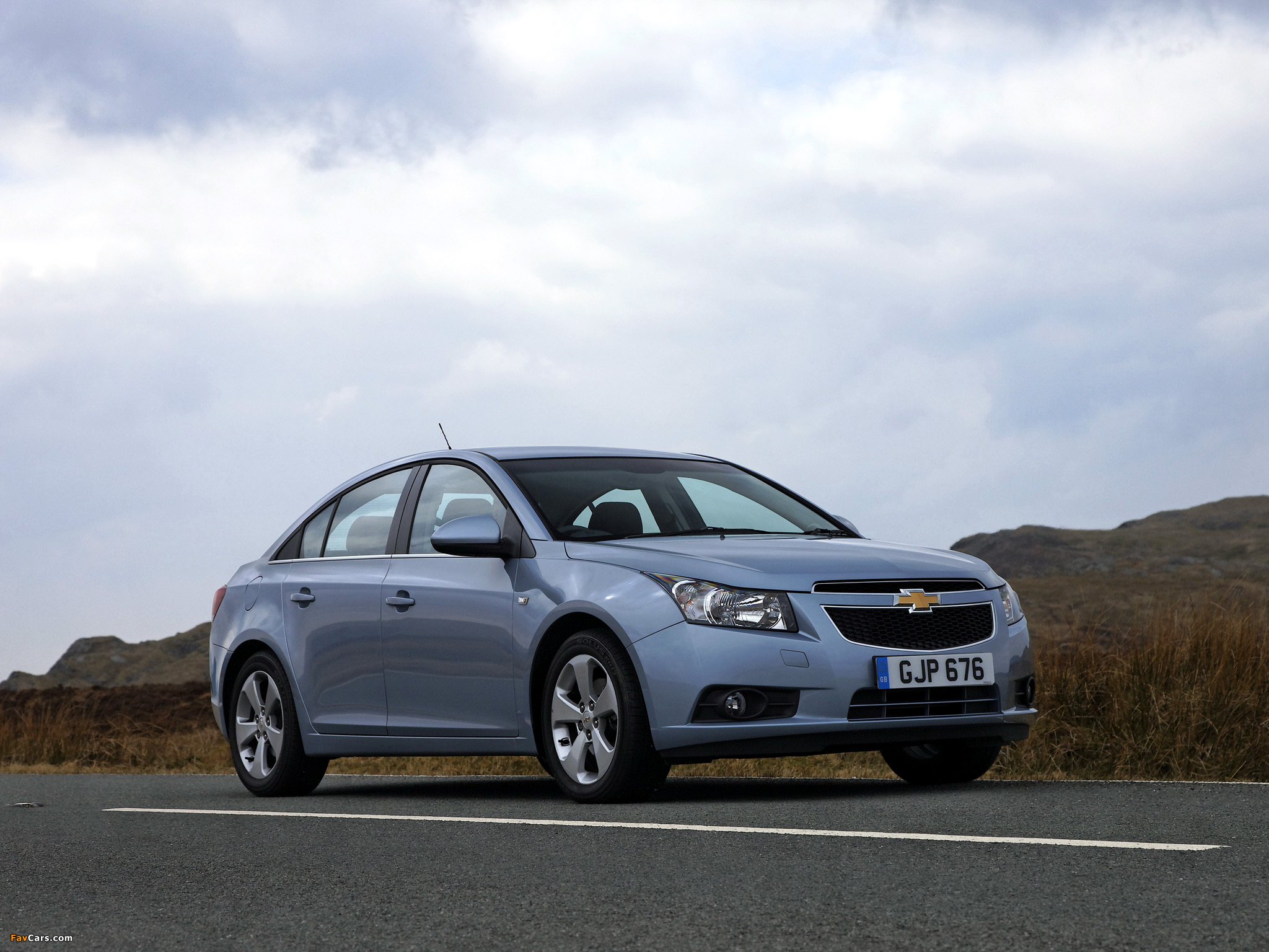 Chevrolet Cruze UK-spec (J300) 2009–12 wallpapers (2048 x 1536)