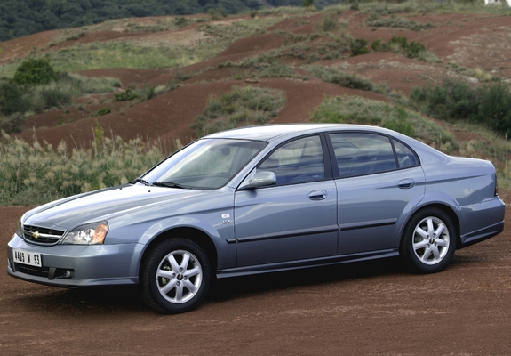 Pictures of Chevrolet Evanda 2004–06