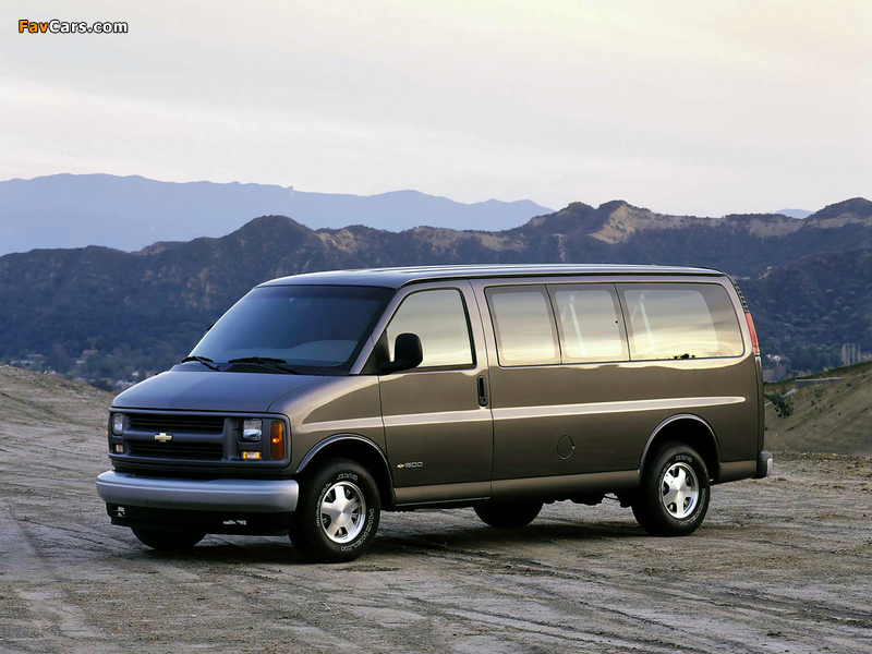 Chevrolet Express 1996–2002 images (800 x 600)