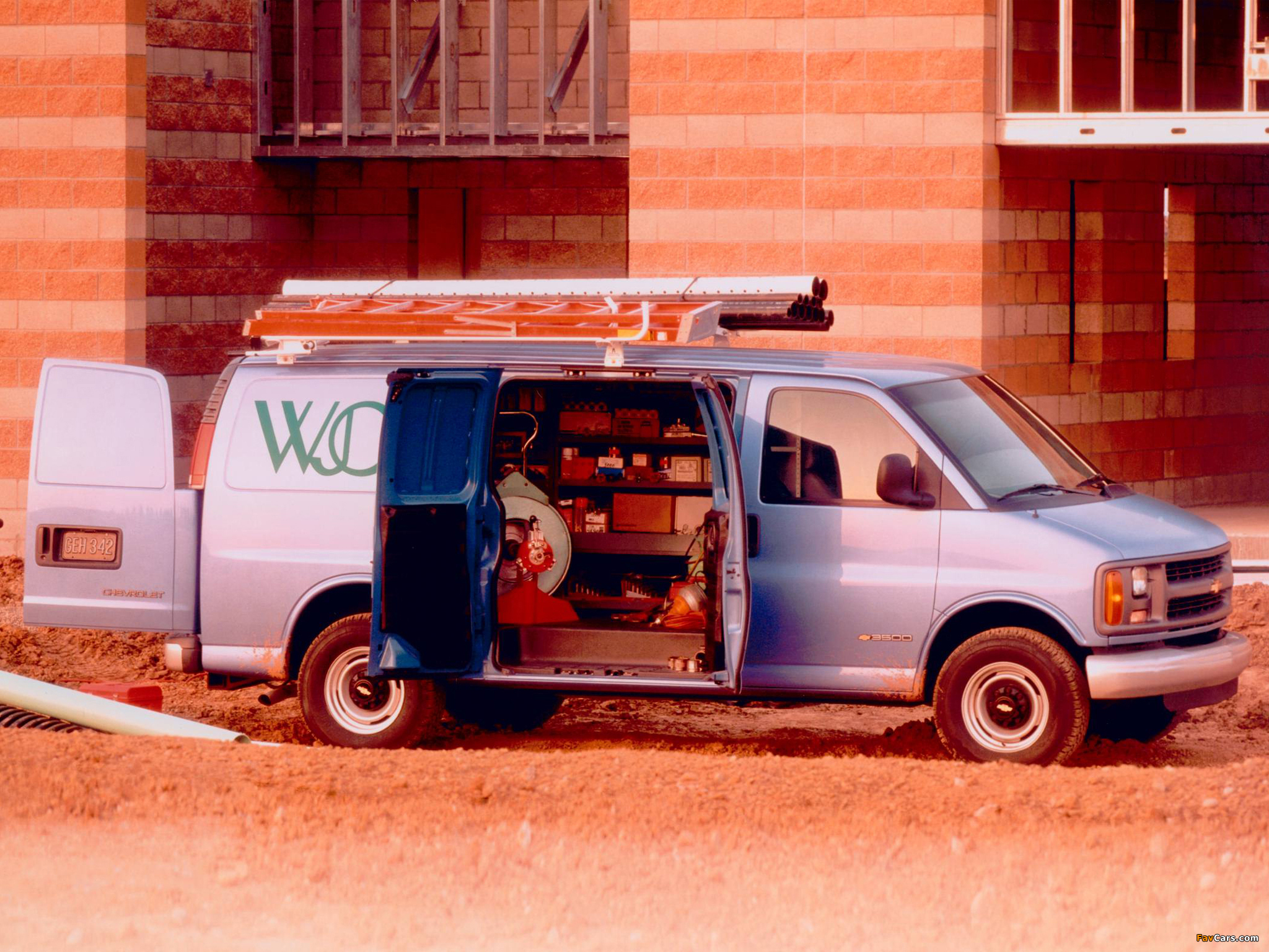 Chevrolet Express Cargo Van 1996–2002 photos (2048 x 1536)