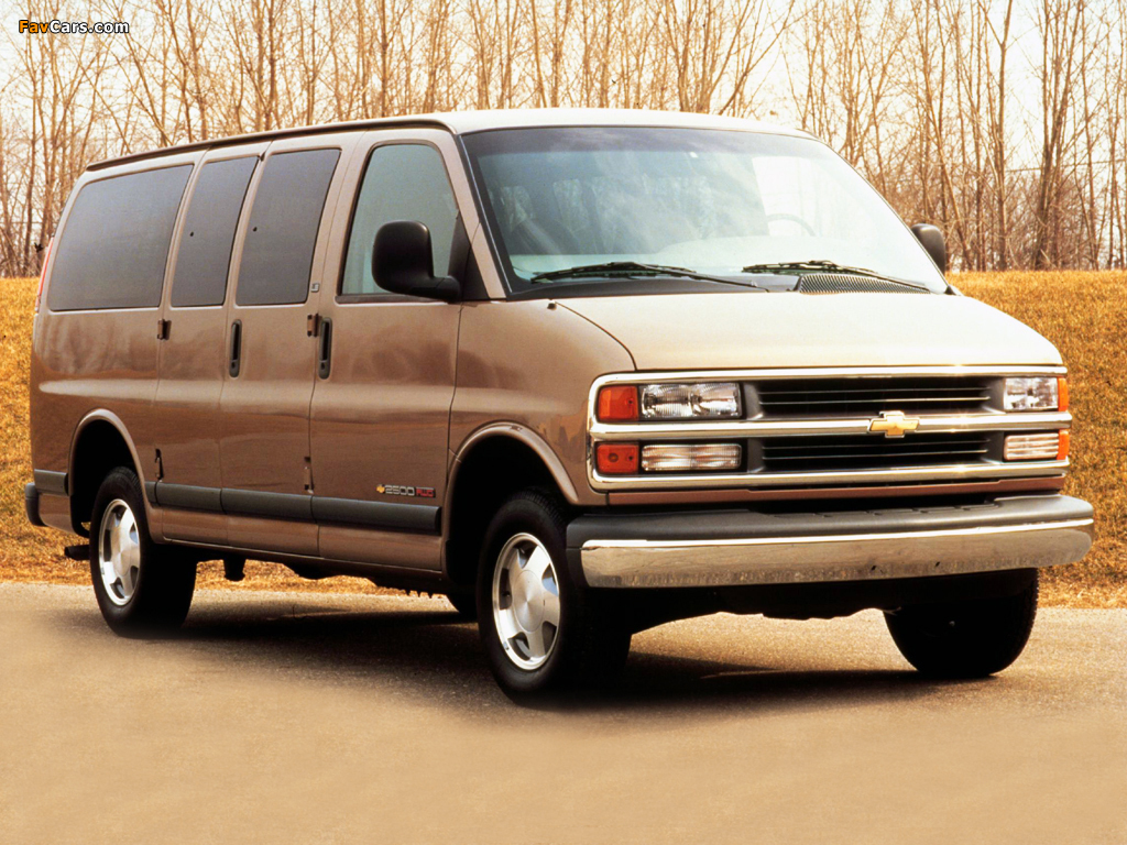 Chevrolet Express 1996–2002 wallpapers (1024 x 768)