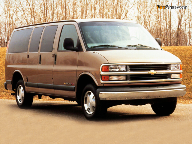 Chevrolet Express 1996–2002 wallpapers (640 x 480)