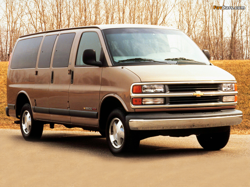 Chevrolet Express 1996–2002 wallpapers (800 x 600)