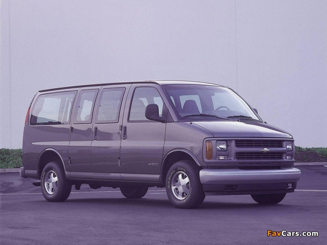 Chevrolet Express 1996–2002 wallpapers (640 x 480)