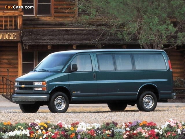 Chevrolet Express 1996–2002 wallpapers (640 x 480)