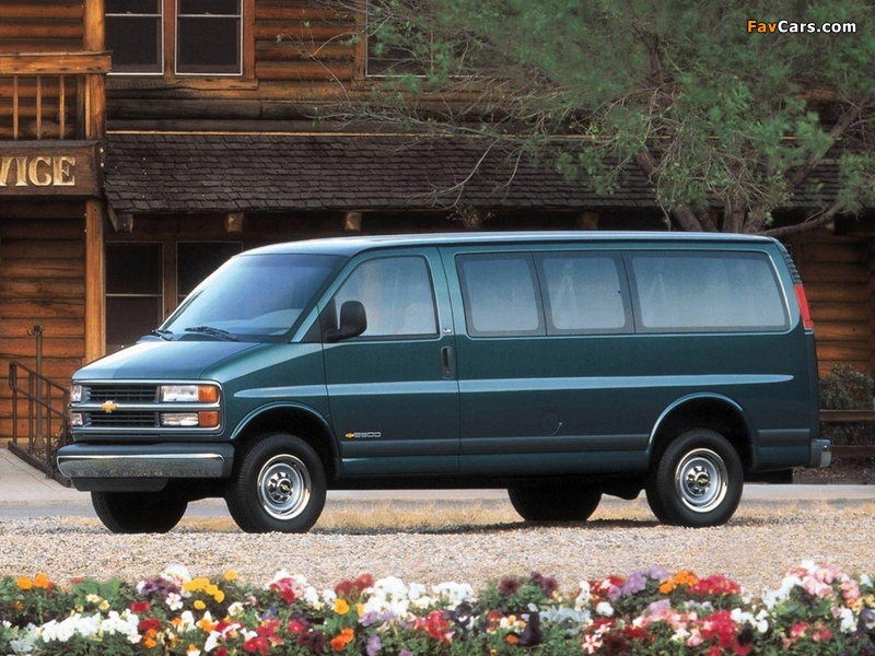 Chevrolet Express 1996–2002 wallpapers (800 x 600)