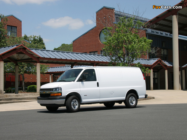Chevrolet Express Cargo Van 2002 images (640 x 480)