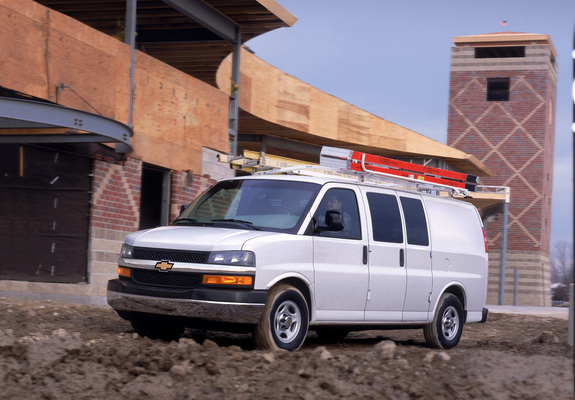 Chevrolet Express Cargo Van 2002 photos