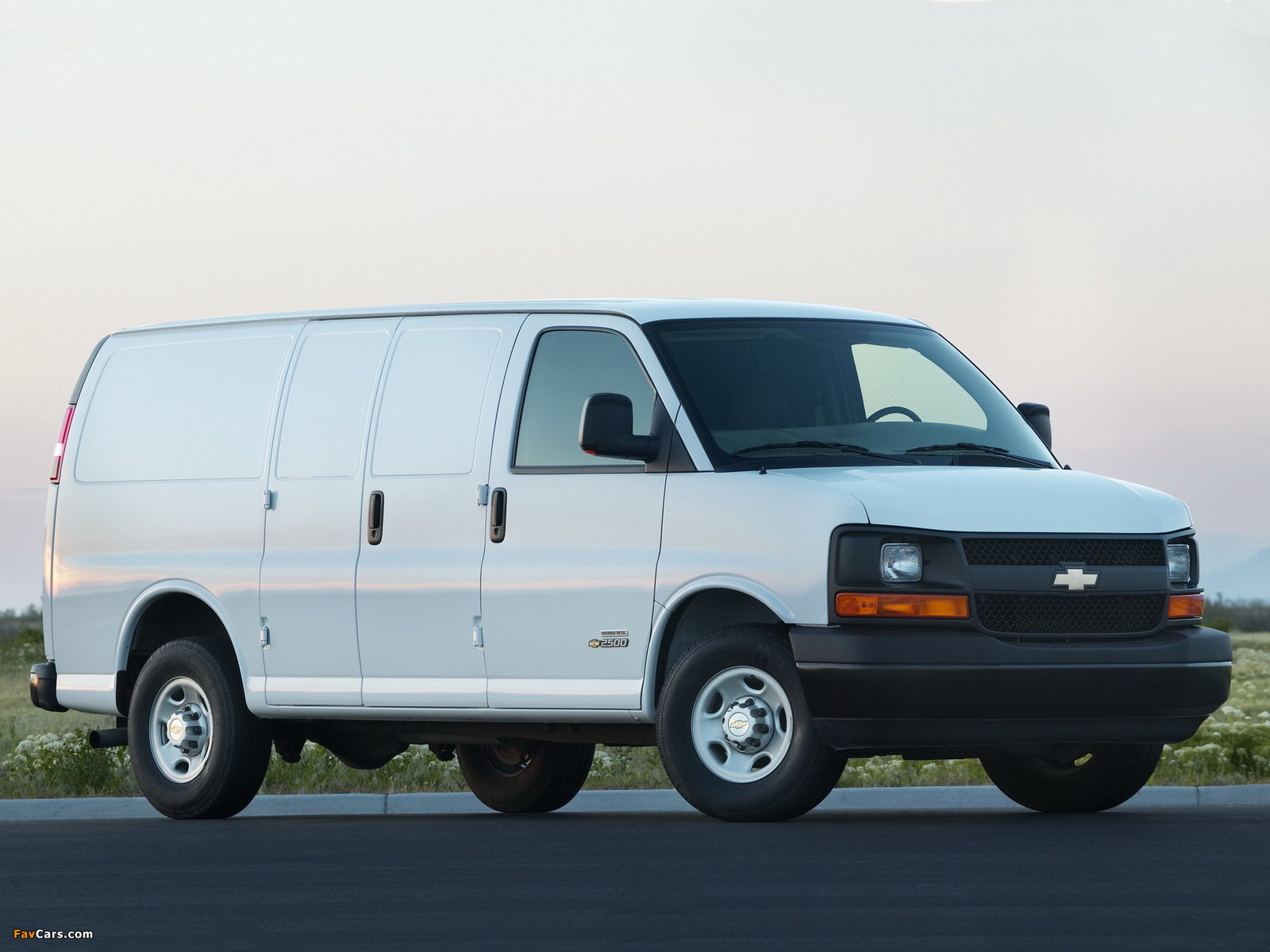 Chevrolet Express Cargo Van 2002 photos (1600 x 1200)