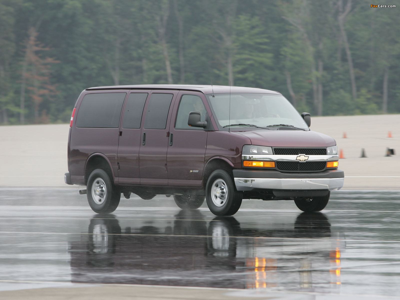 Chevrolet Express 2002 photos (1600 x 1200)