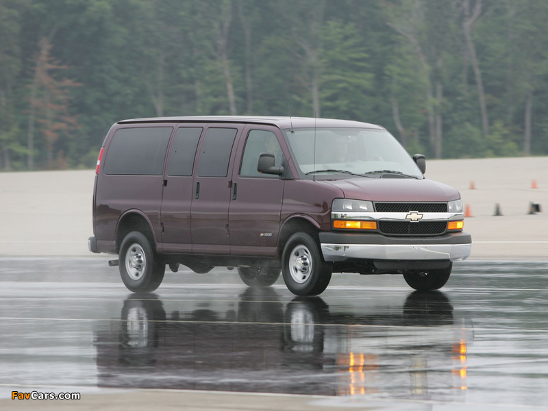 Chevrolet Express 2002 photos (800 x 600)