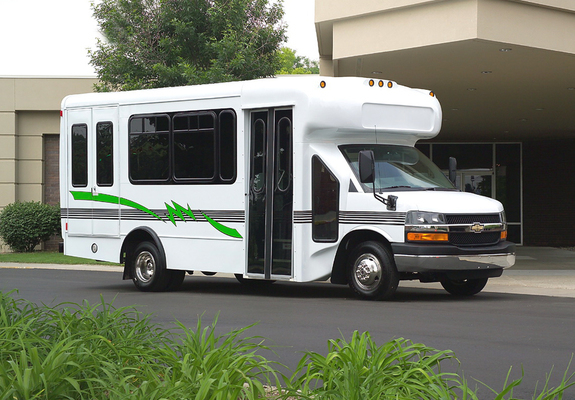 StarTrans Senator SII based on Chevrolet Express 2009 photos