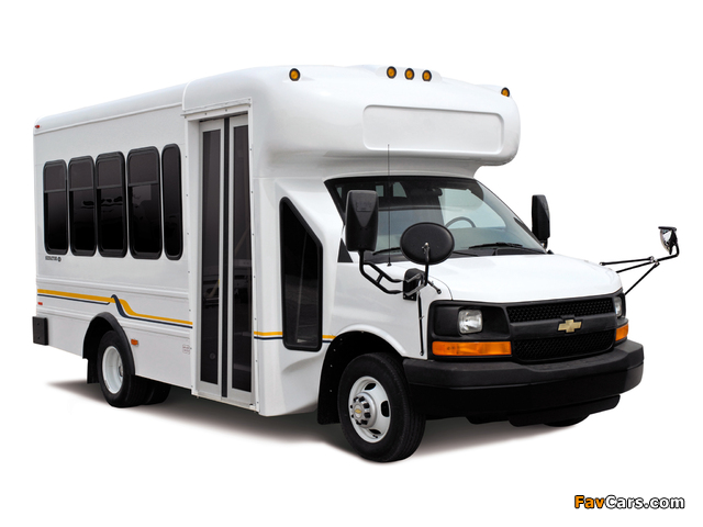 StarTrans MFSAB based on Chevrolet Express 2009 pictures (640 x 480)