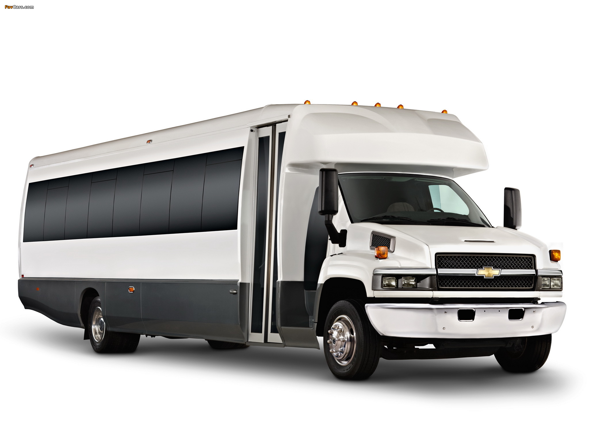Chevrolet Express C4500 Cutaway Shuttle Bus 2010 pictures (2048 x 1536)