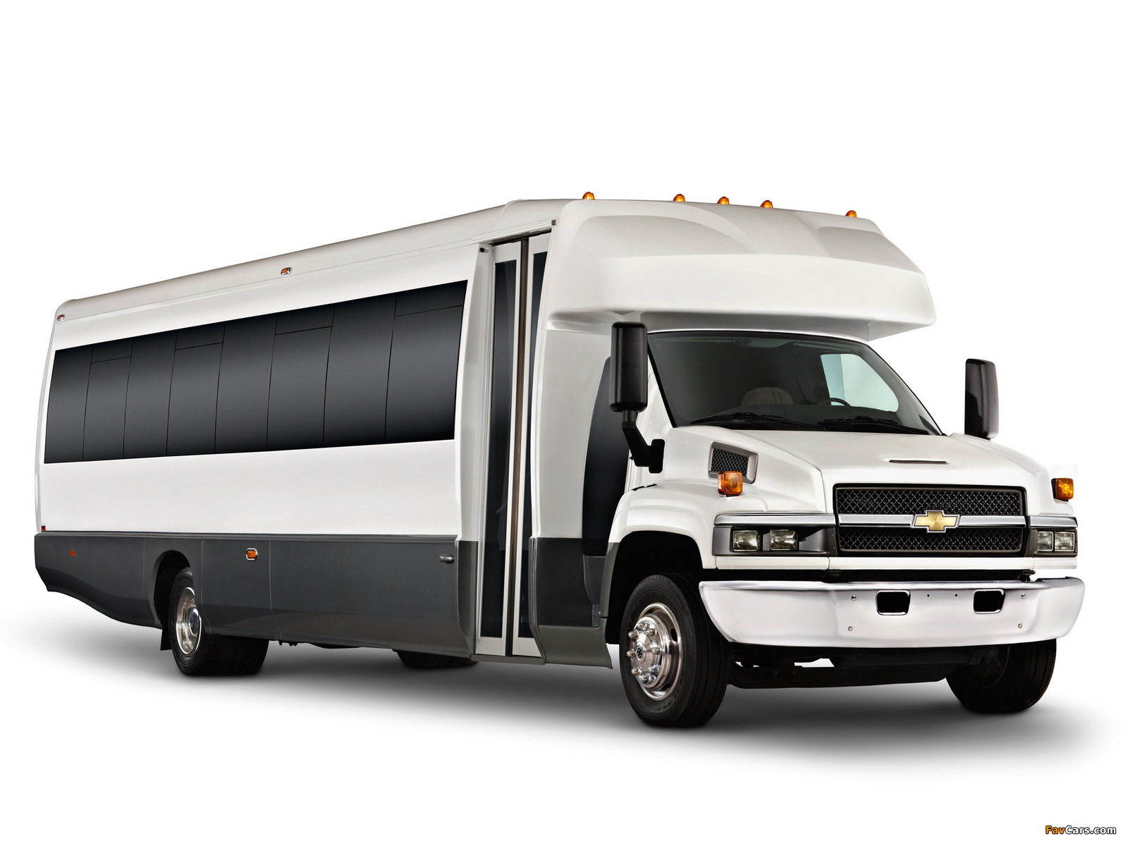 Chevrolet Express C4500 Cutaway Shuttle Bus 2010 pictures (1600 x 1200)