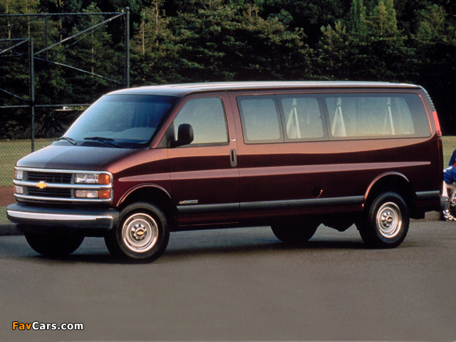 Images of Chevrolet Express 1996–2002 (640 x 480)