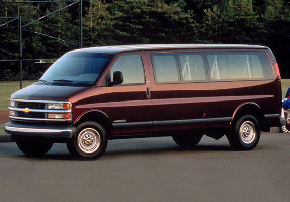 Images of Chevrolet Express 1996–2002