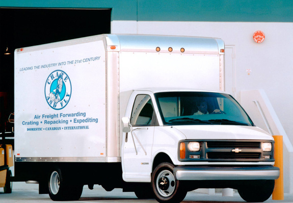 Images of Chevrolet Express Cutaway 1996–2002