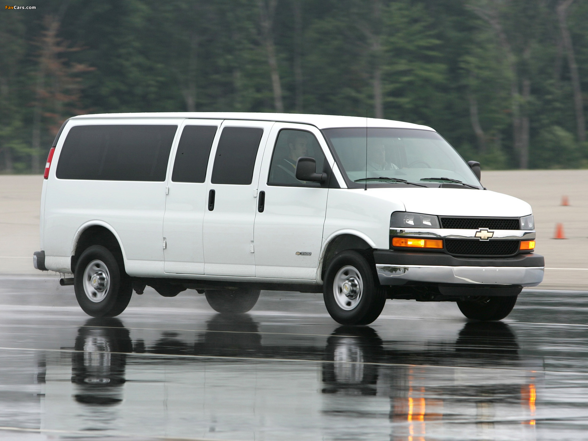 Images of Chevrolet Express 2002 (1920 x 1440)