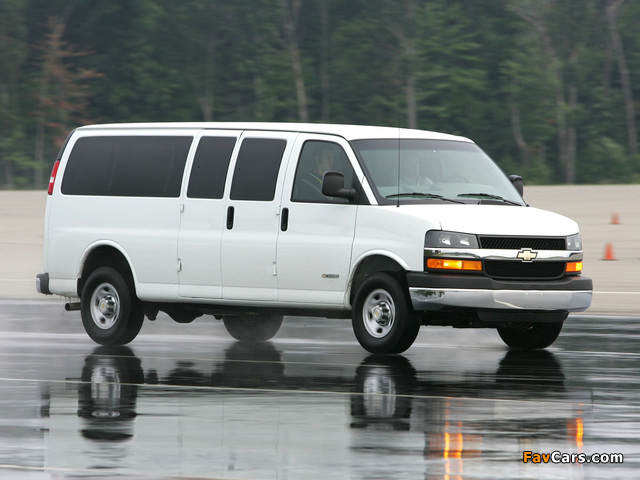 Images of Chevrolet Express 2002 (640 x 480)