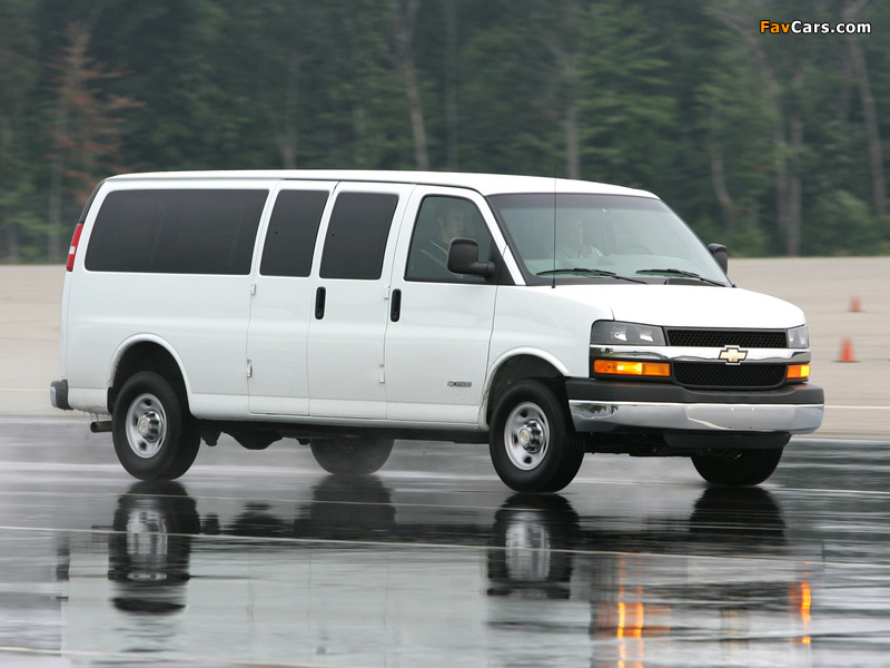 Images of Chevrolet Express 2002 (800 x 600)