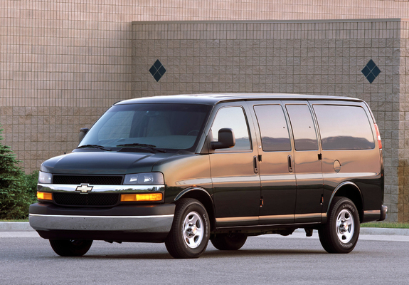 Images of Chevrolet Express 2002